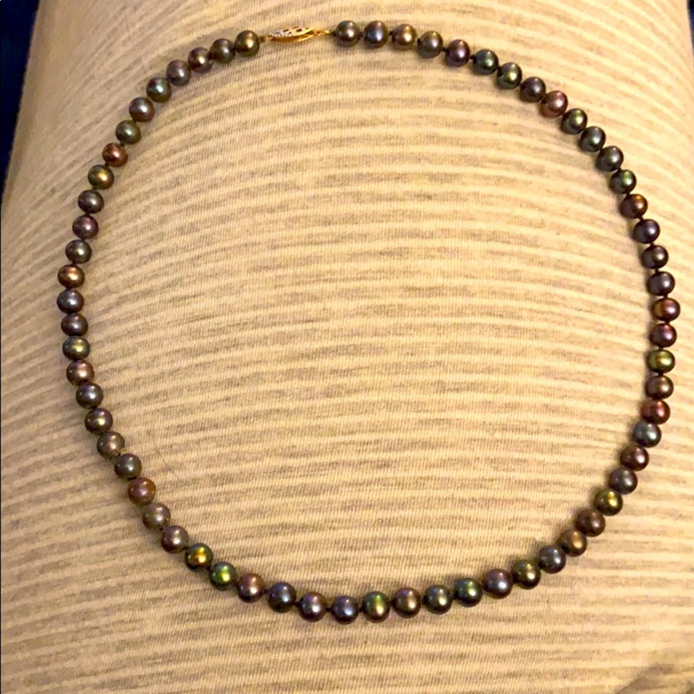 Black pearl necklace